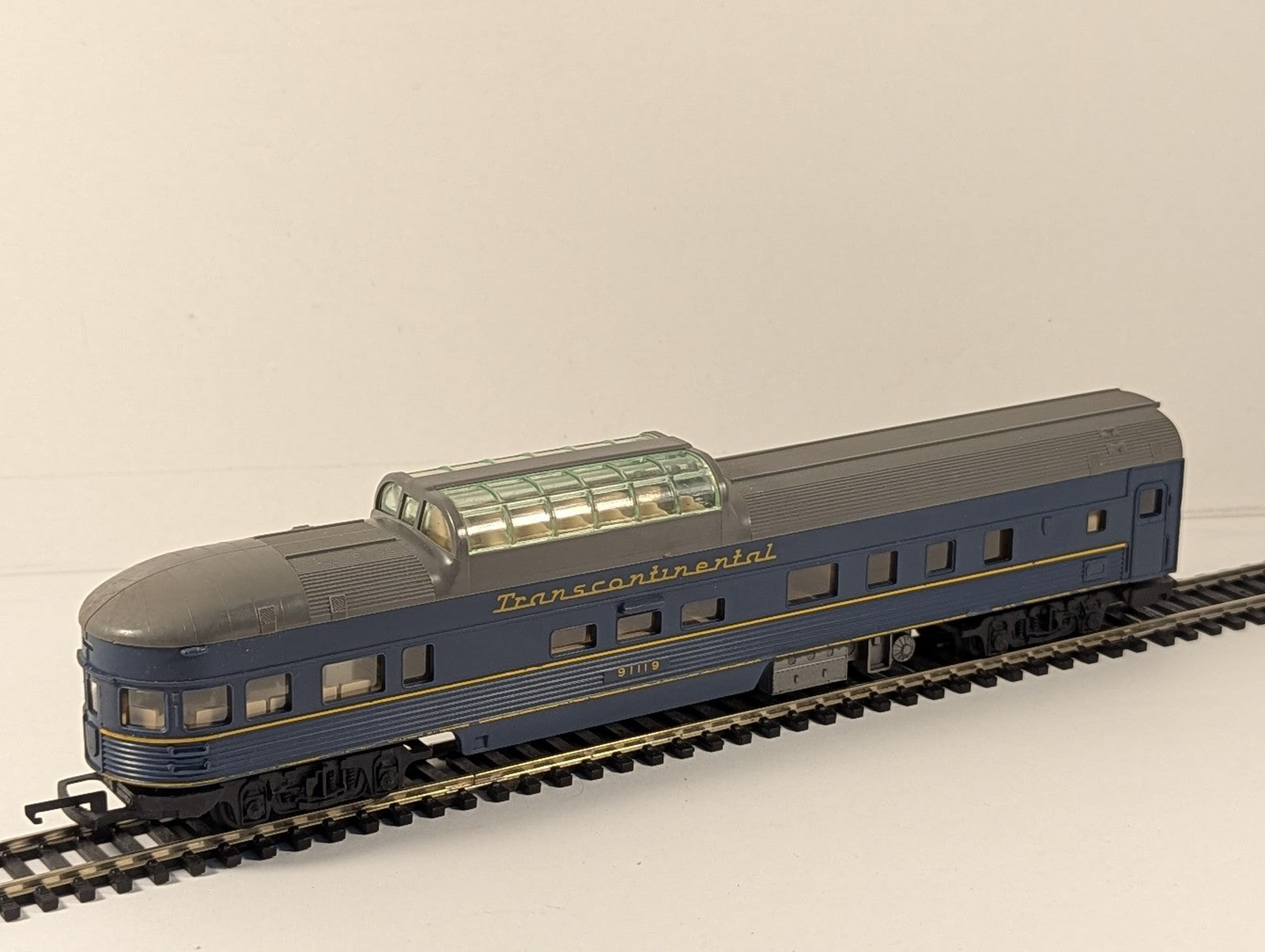 Tri-ang OO Gauge Transcontinental Vista-Dome Coach Passenger Coach 91119