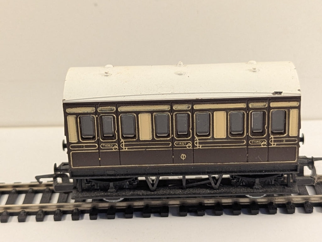 Hornby R446 OO Gauge GWR 4-Wheel Composite Coach