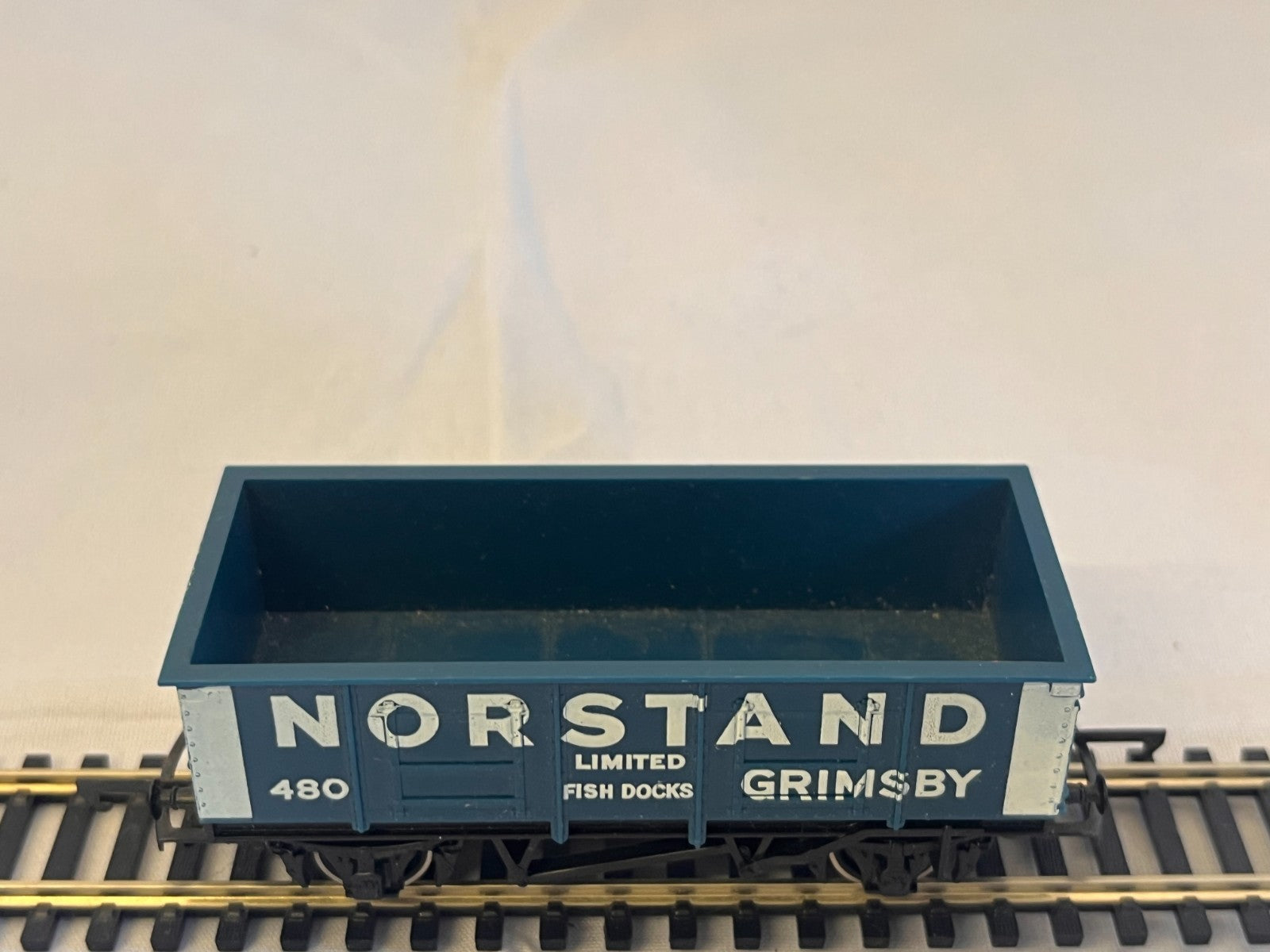 Hornby R220 OO Gauge Norstand Limited Grimsby 20 Ton Mineral Wagon