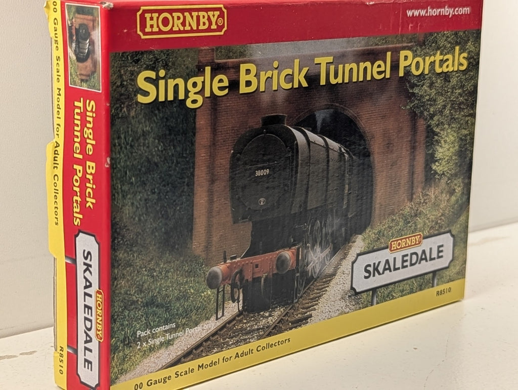 Hornby Skaledale R8510 OO Gauge Single Brick Tunnel Portals Pair