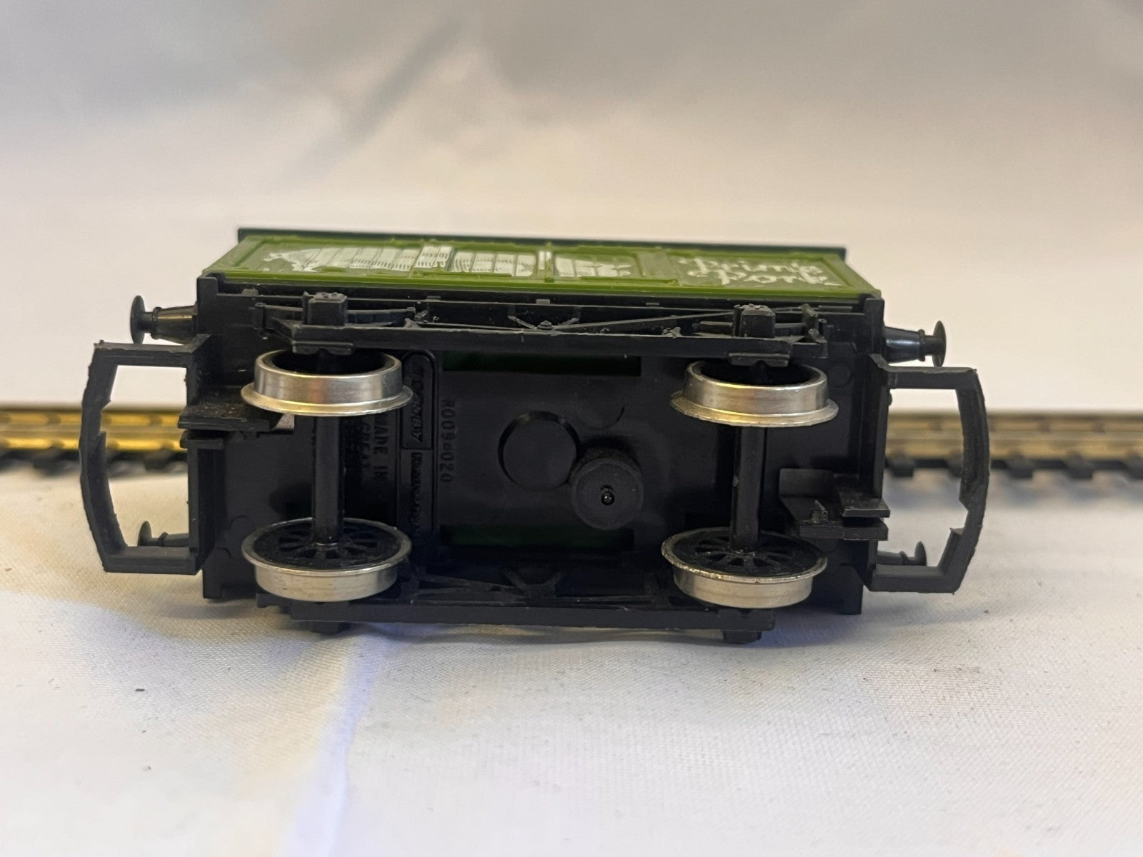 Hornby R216 OO Gauge Prime Pork Closed Wagon