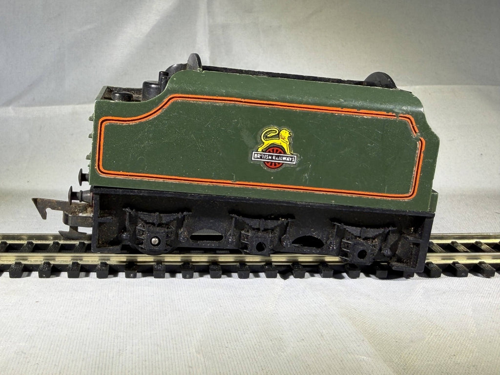 Tri-ang OO Gauge BR 6-Wheel Tender BR Green (Early Emblem) Tender