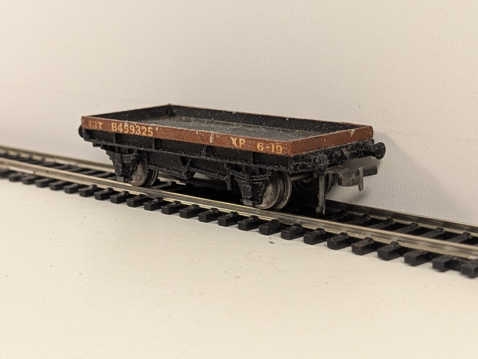 Hornby Dublo 32085 OO Gauge Brown Low-Sided Wagon - Boxed