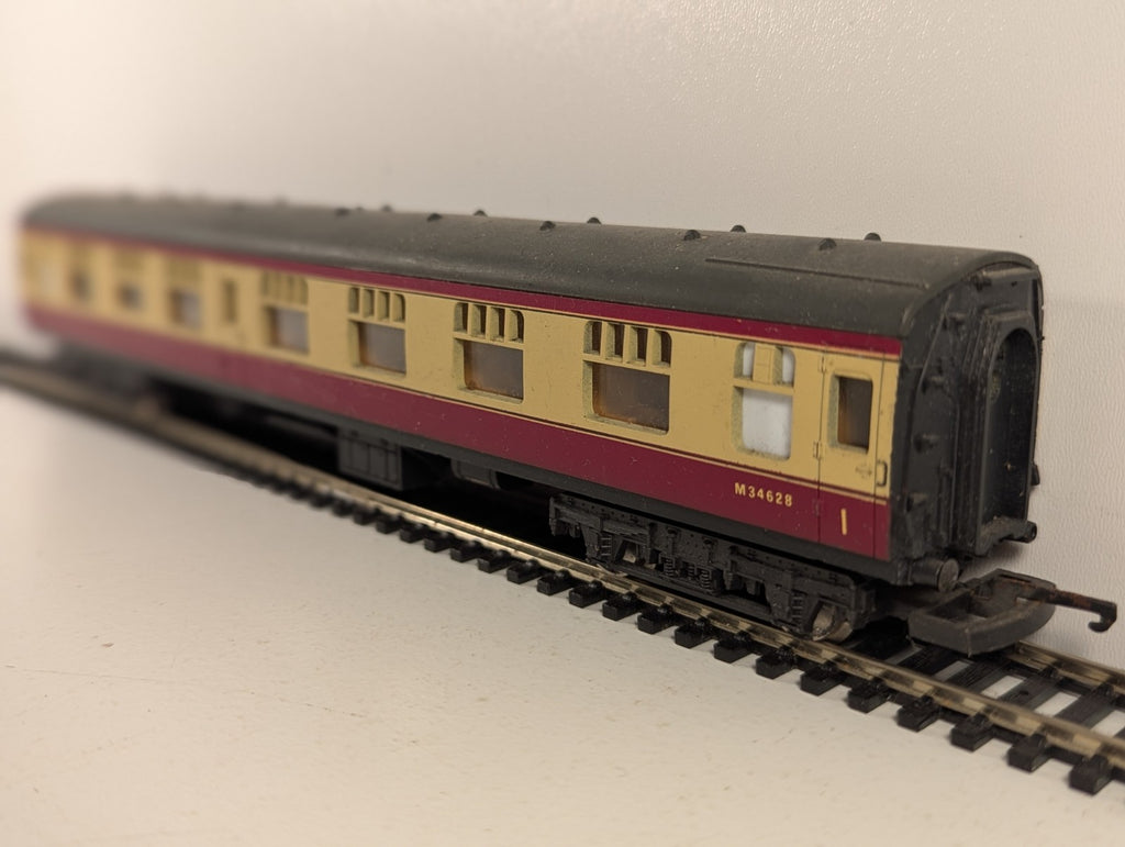 Lima OO Gauge BR Mk1 Corridor First Passenger Coach M34628 BR Crimson