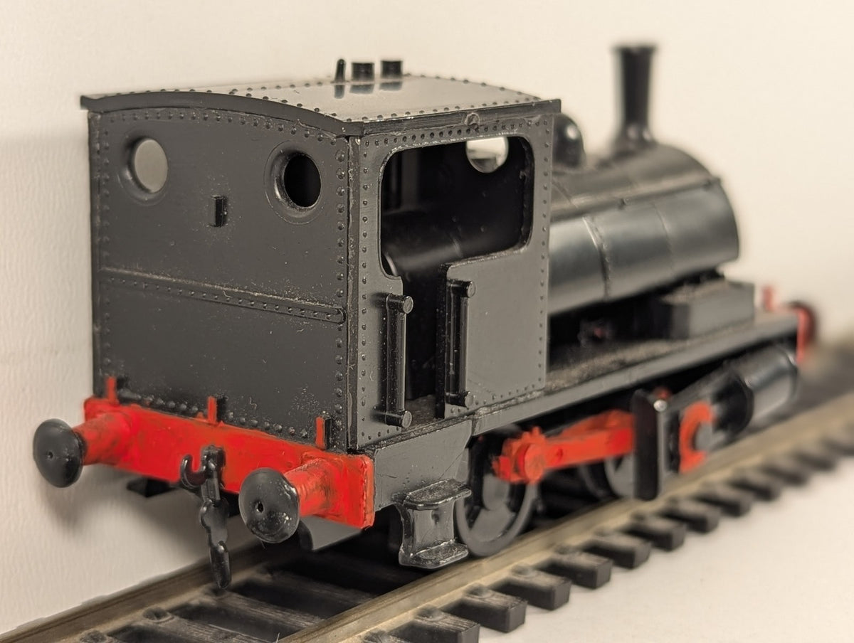 Airfix OO Gauge 0-4-0 Saddle Tank Locomotive Kit Black with Red Bufferbeams