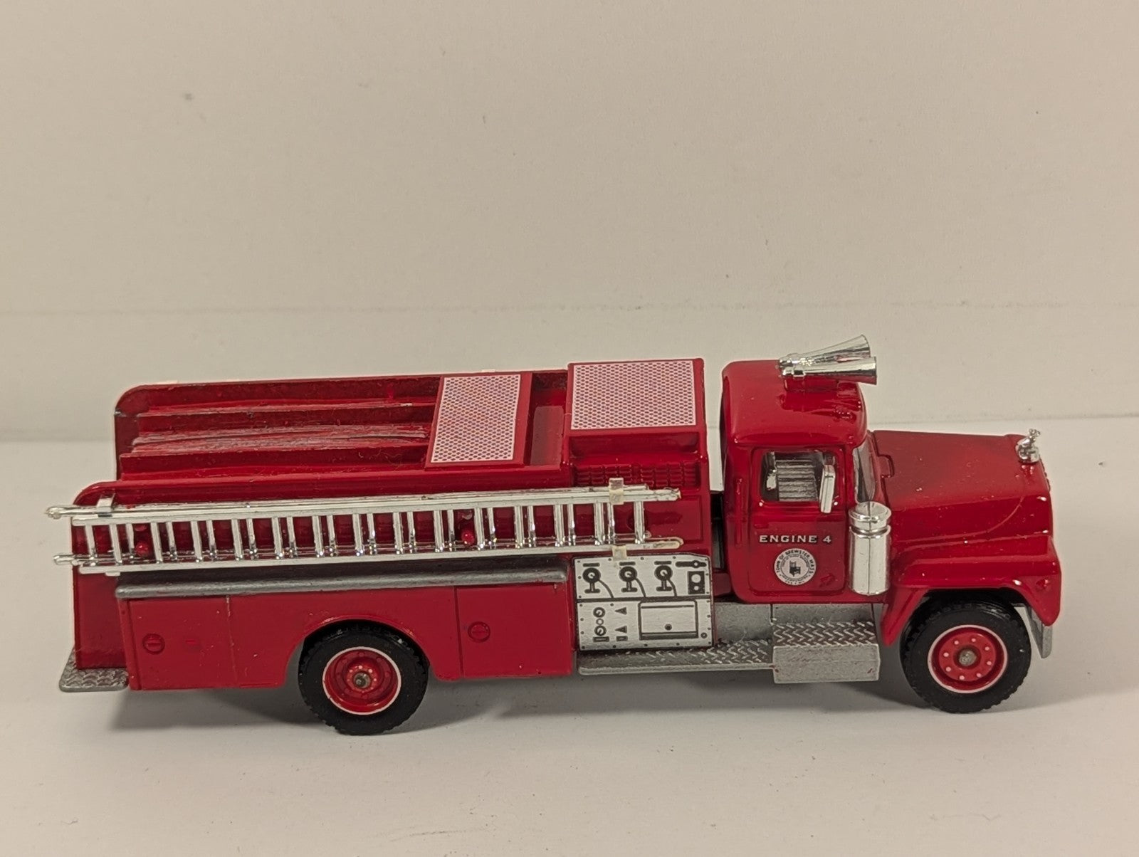 Solido 3106 Mack R 600 Brewster Fire Department Engine 4