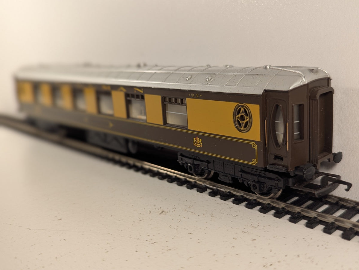 Hornby OO Gauge Pullman Parlour Car Passenger Coach Pullman Umber & Cream