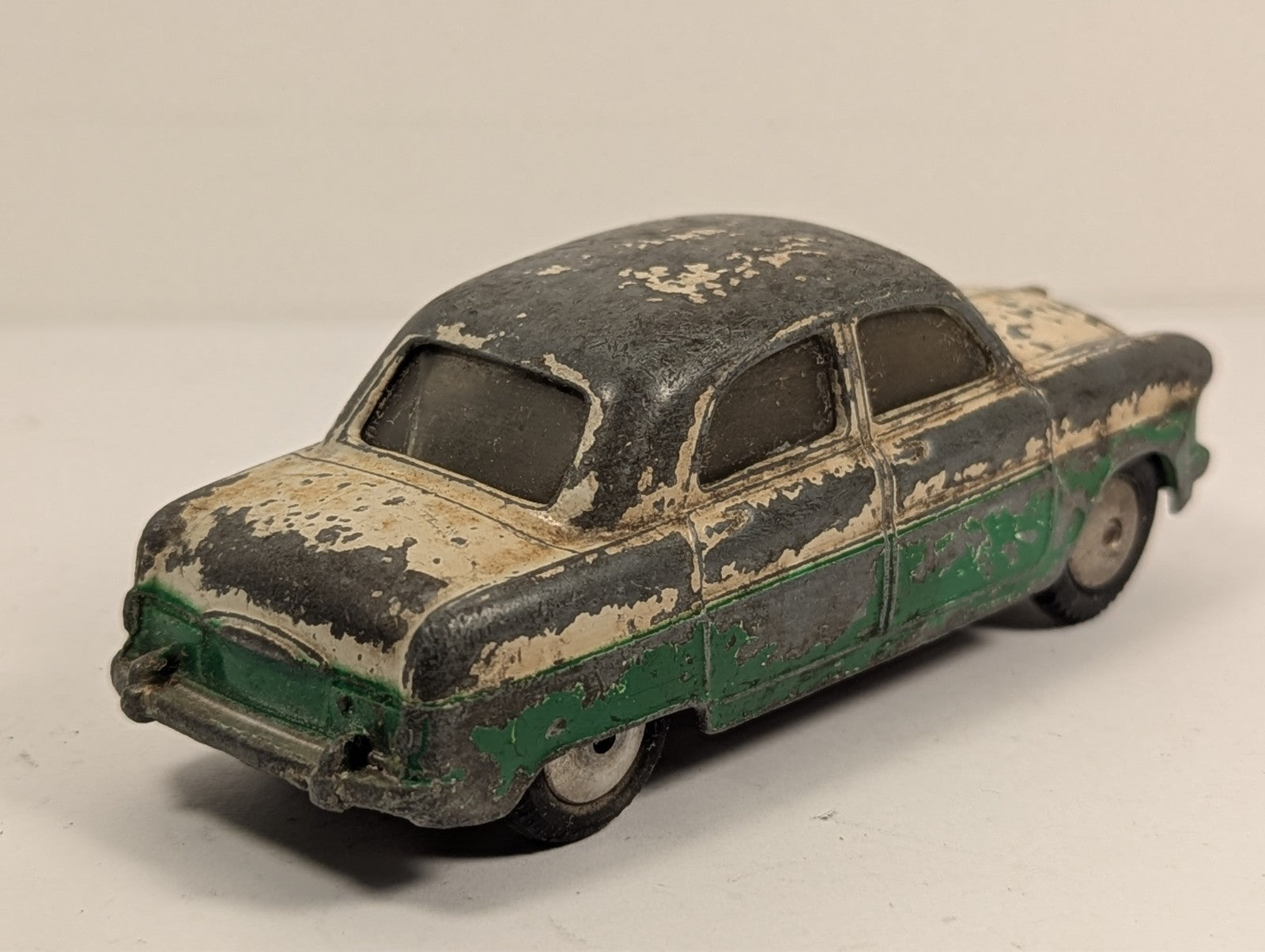Corgi Toys Ford Zephyr Saloon 1:43 Scale