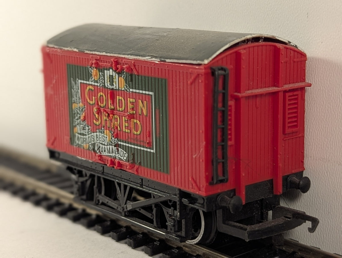 Hornby OO Gauge Golden Shred Ventilated Van Goods Wagon