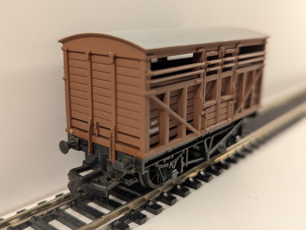 Mainline OO Gauge BR Cattle Wagon M12098