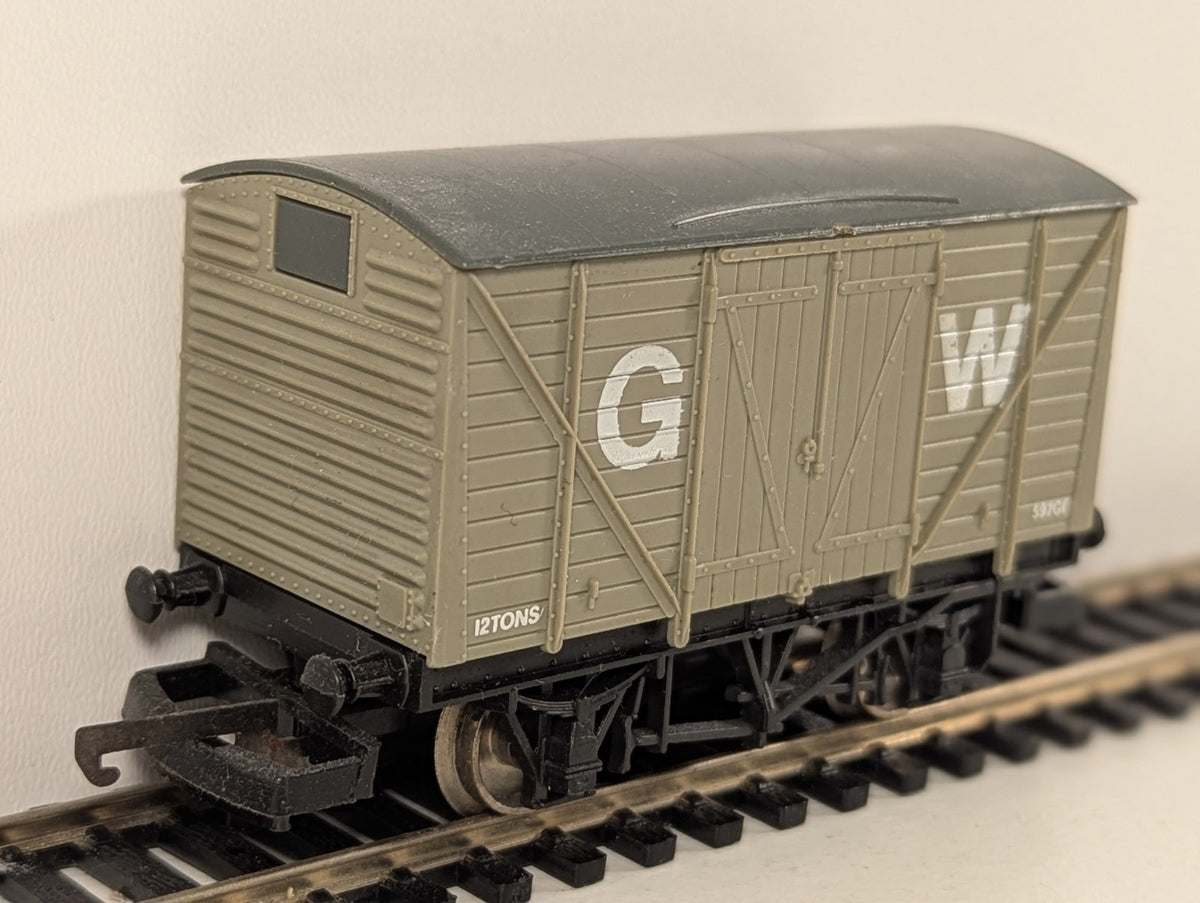 Lima OO Gauge GWR 12-Ton Ventilated Van – Item 305605