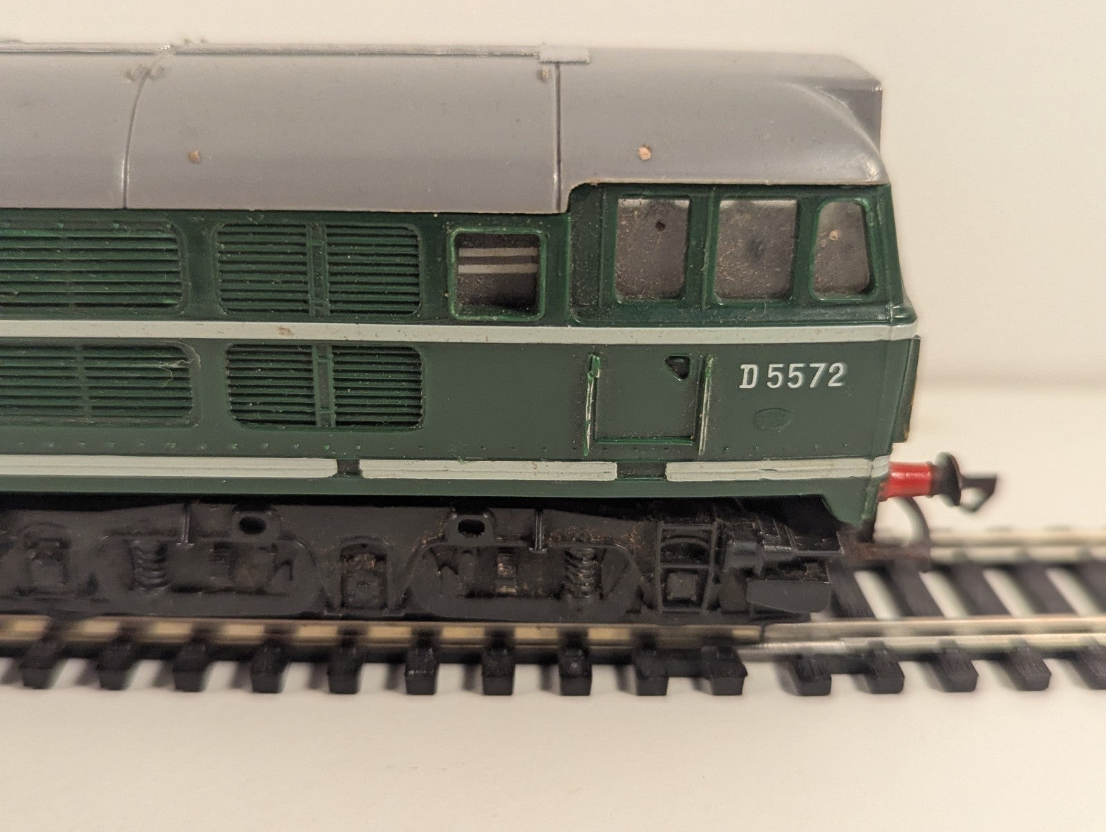 Hornby R357 OO BR Green Class 31 D5572 Repaint