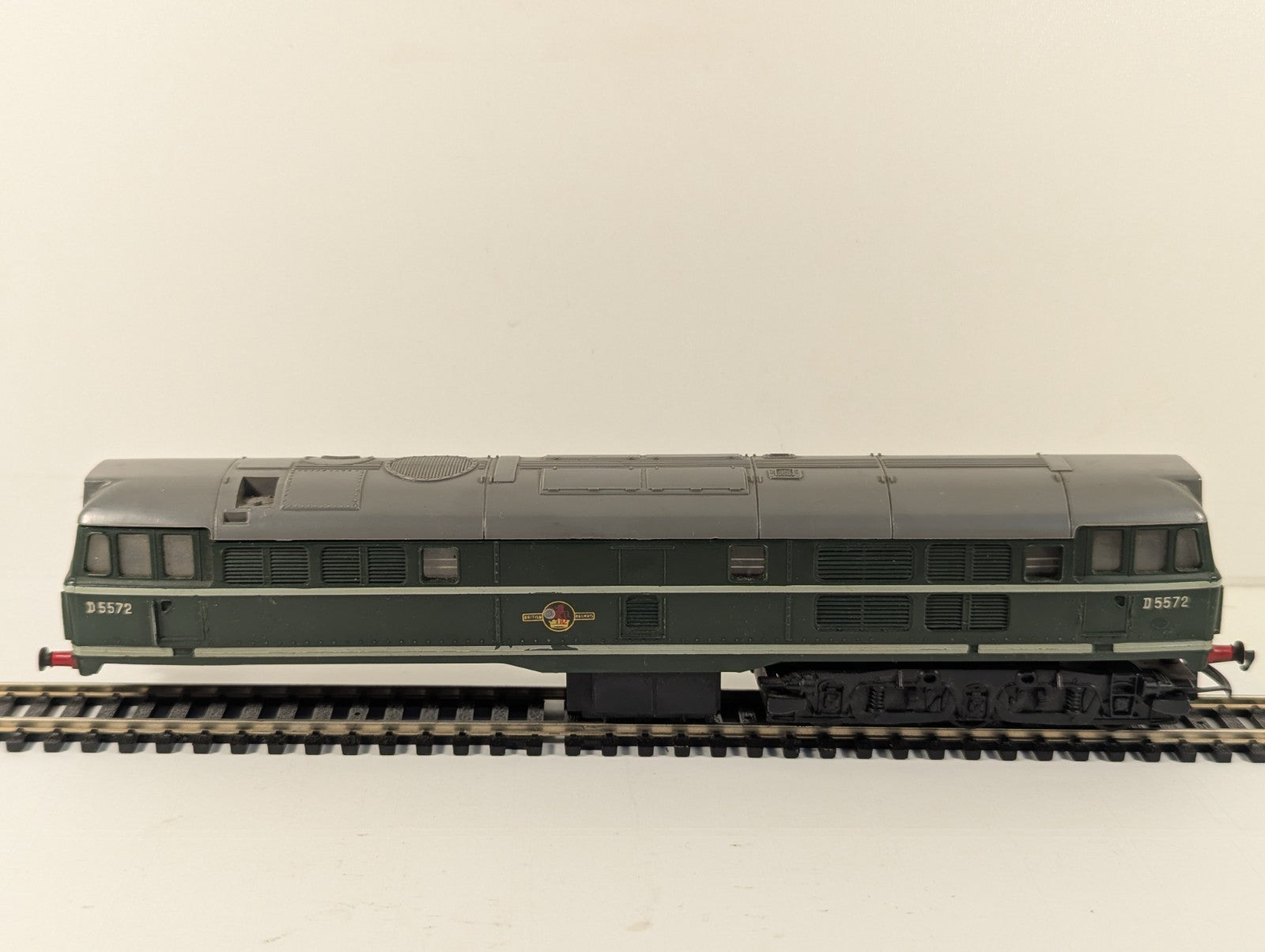 Tri-ang Hornby R357 OO Gauge Class 31 Diesel Locomotive - Missing Bogie