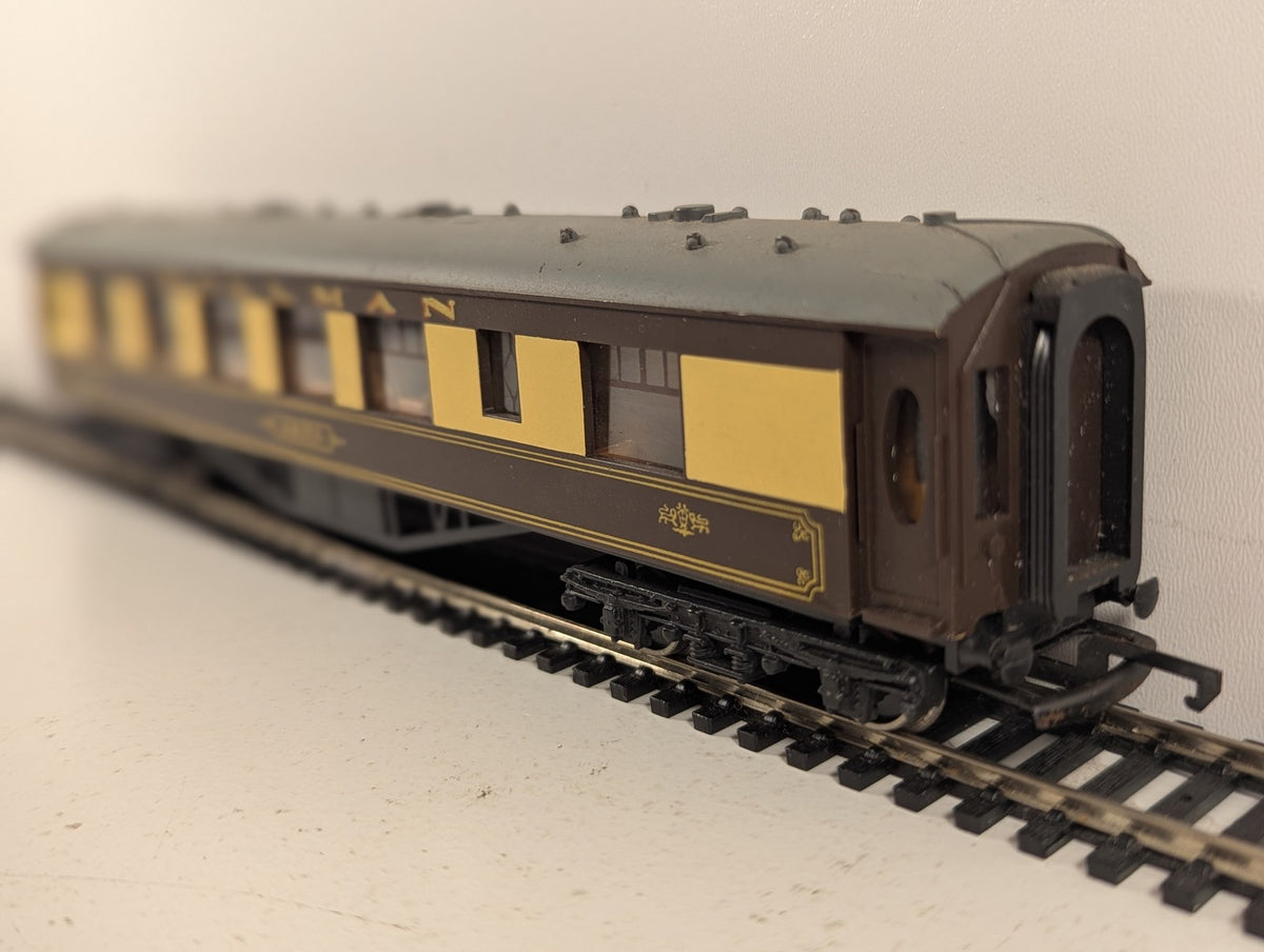 Wrenn OO Gauge Pullman Coach 'Aries' Passenger Coach Pullman Brown & Cream W3006