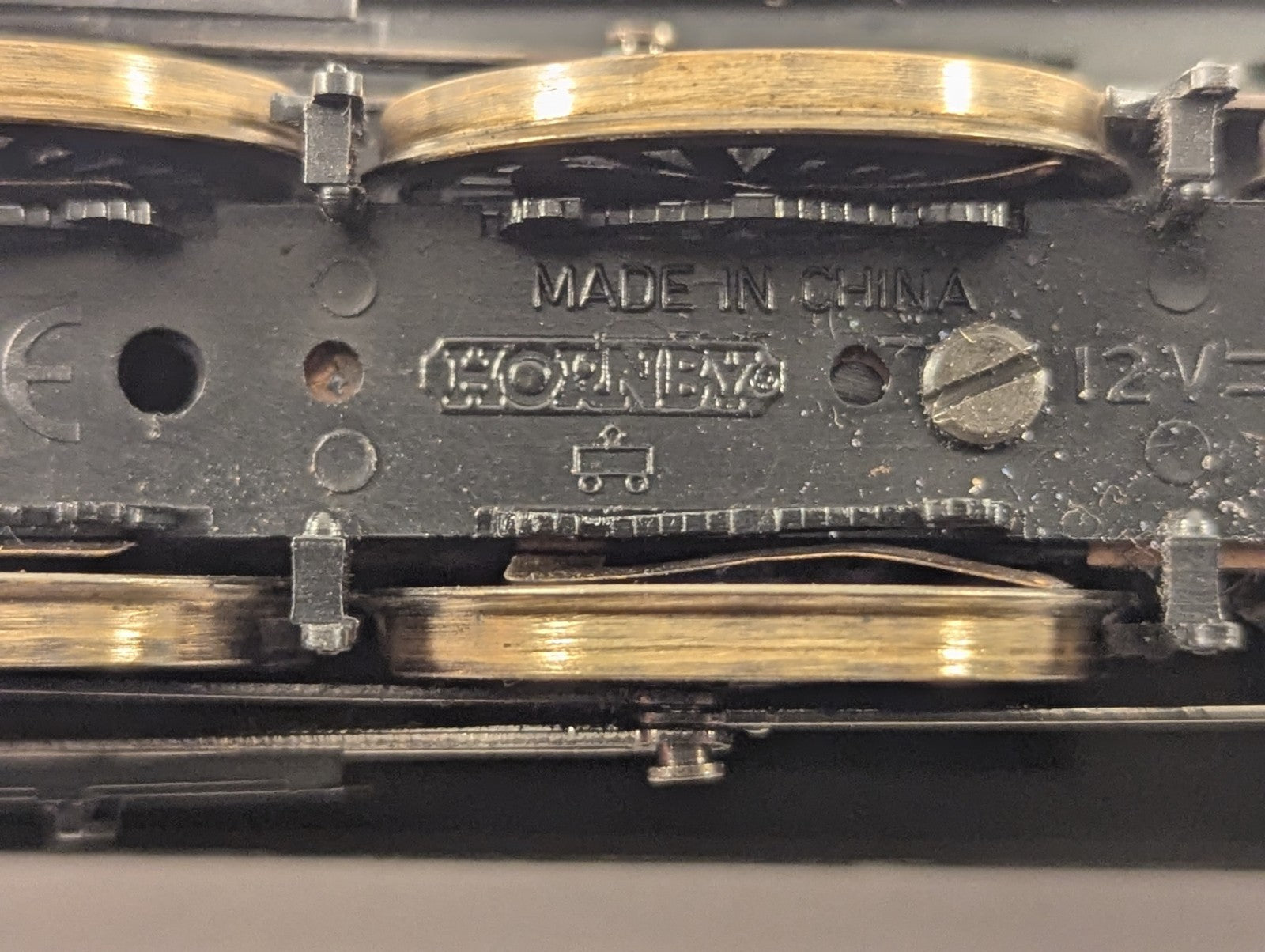 Underside of Hornby OO Gauge GWR Castle Class 5074 Hampden Castle showing manufacturer markings and metal wheels