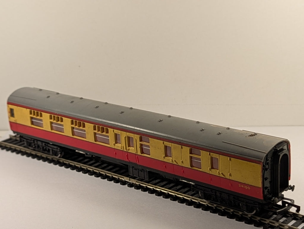 Hornby BR Mk1 BSK Brake Second Corridor Passenger Coach Crimson/ Cream