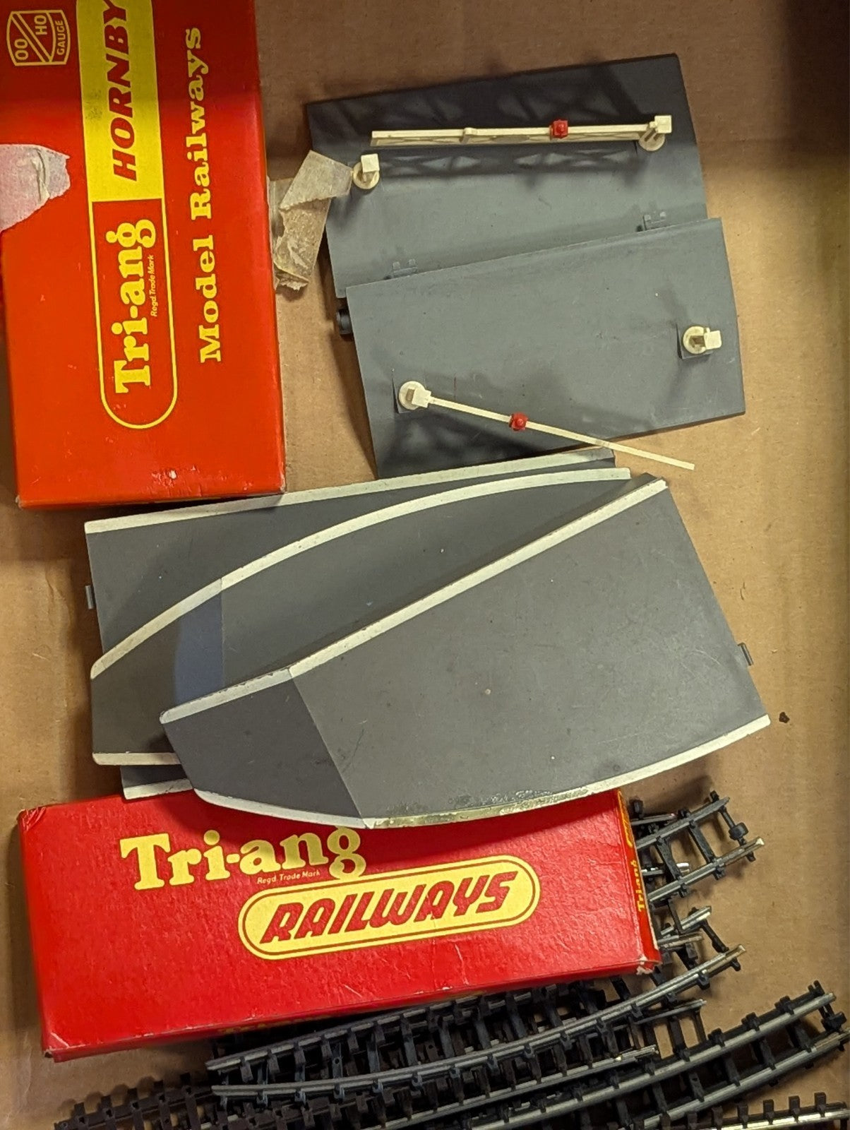 Tri-ang OO Gauge Building Job Lot