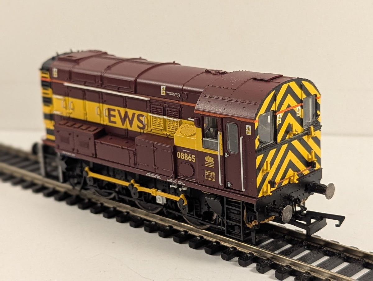 Hornby OO Gauge Class 08 Diesel Electric Locomotive 08865 EWS R2934 DCC Fitted