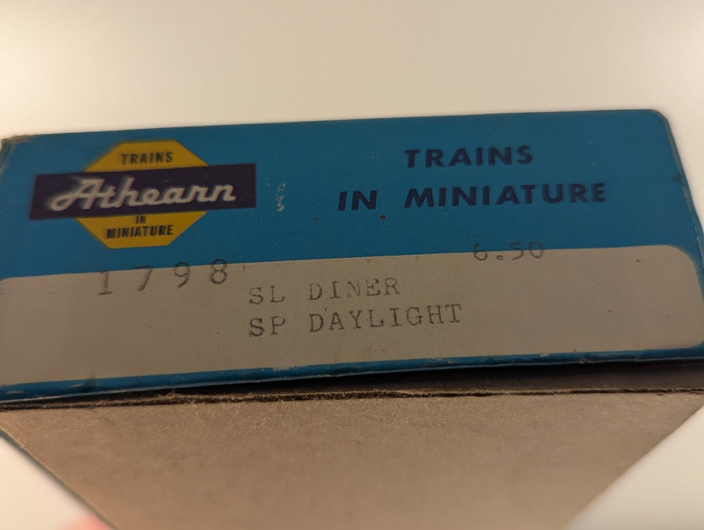 Athearn HO Scale Streamlined Observation Car Passenger Coach SP-2954