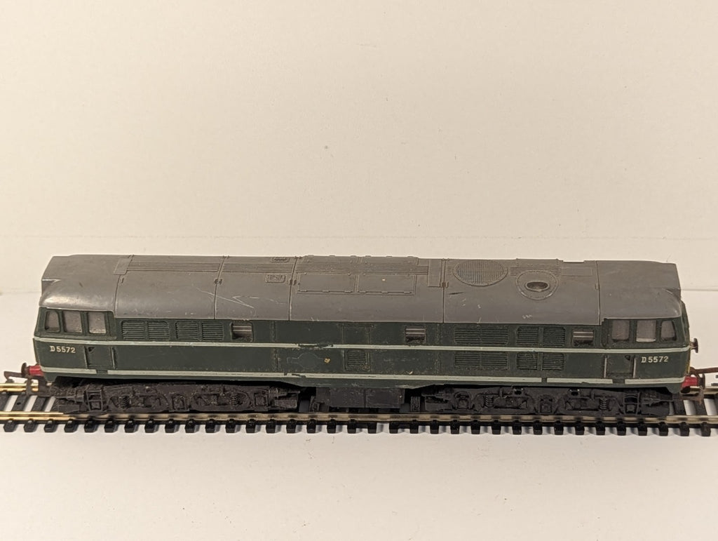 Tri-ang R357 OO Gauge Brush Type 2 Class 31 Diesel Locomotive D5572 Spares