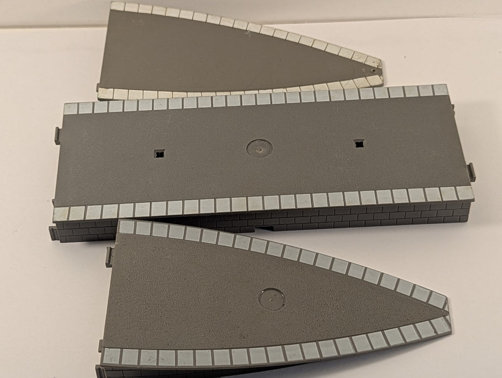 Hornby OO Gauge Grey Plastic Straight Platform and Curved Ramps