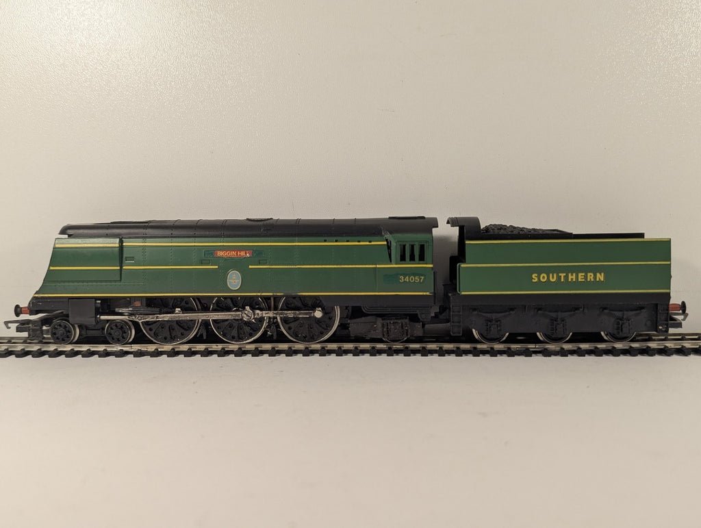 Hornby OO Gauge Battle of Britain Class 'Biggin Hill' Steam Locomotive 34057