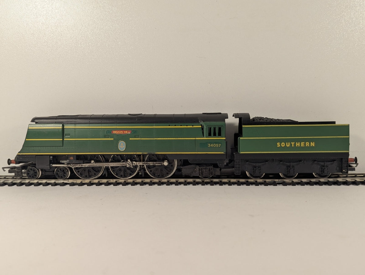 Hornby OO Gauge Battle of Britain Class 'Biggin Hill' Steam Locomotive 34057