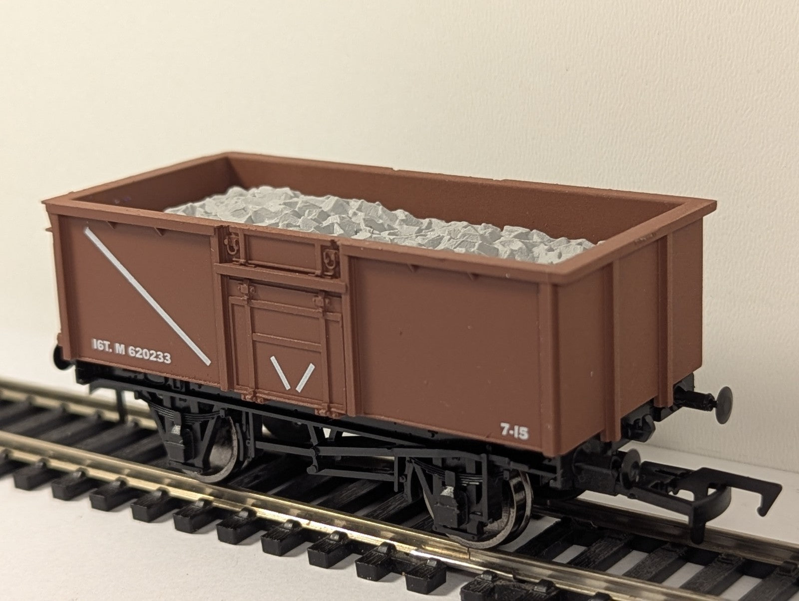 Dapol 4F-030-104 OO Gauge 16T Steel Mineral Wagon BR Bauxite