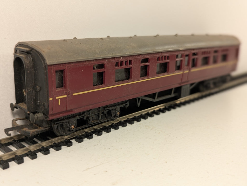 Tri-ang Mainline OO Gauge BR Maroon Composite Coach