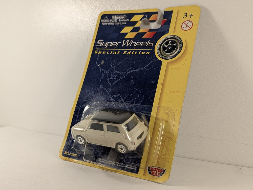 Motor Max Classic Mini Cooper Die-cast Model Car Cream with Black Roof 73600