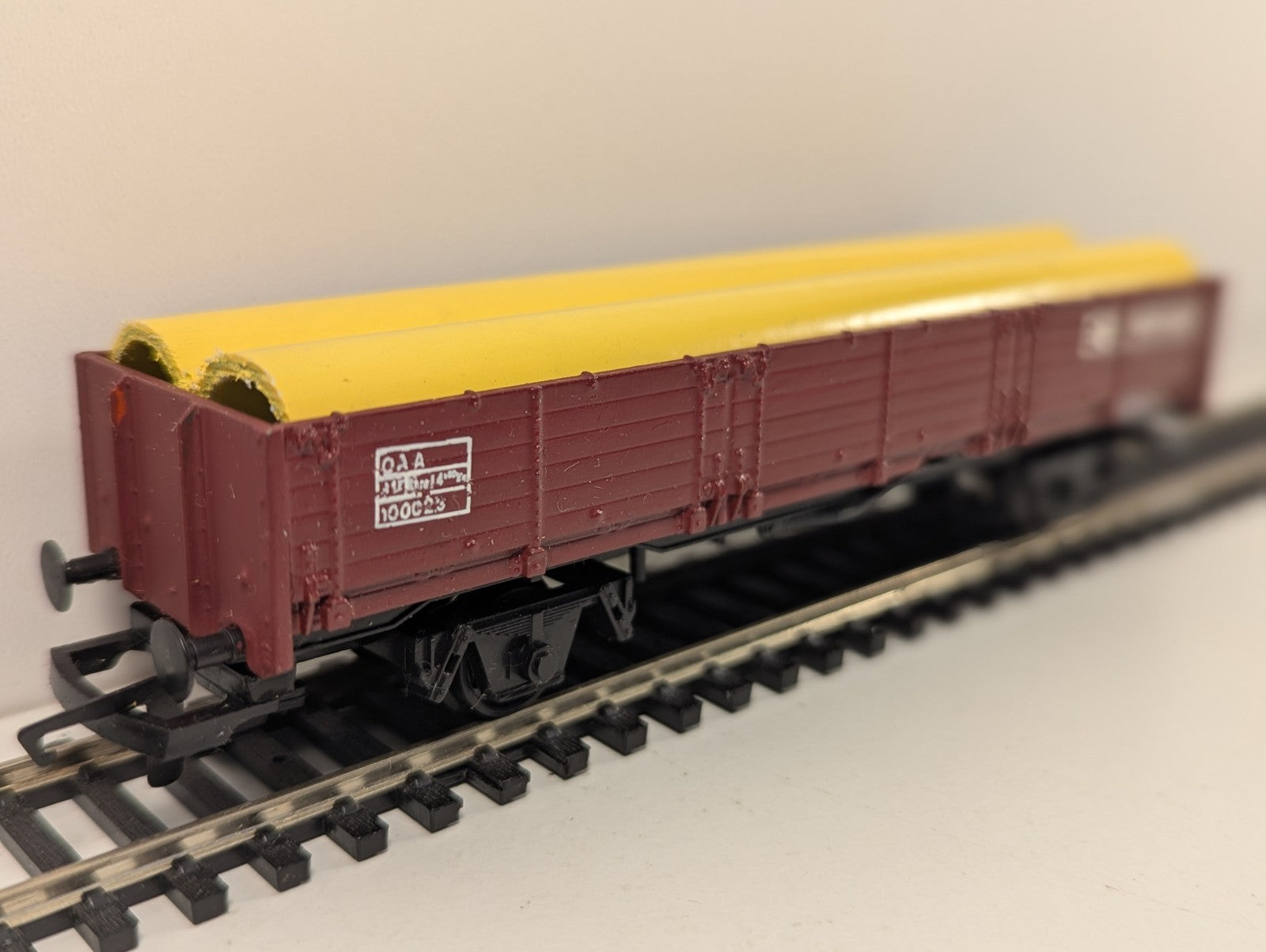 Hornby HO Gauge Pipe Load Wagon