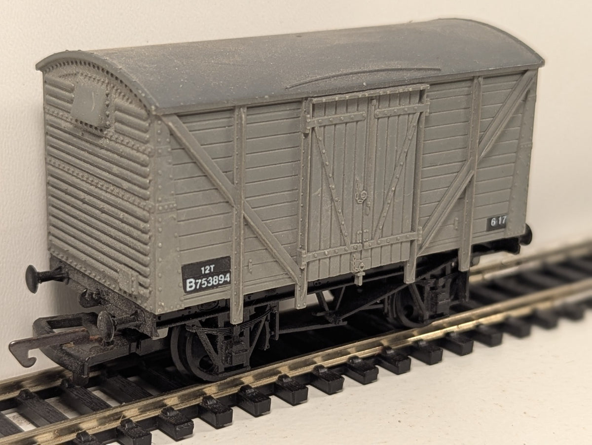 Dapol OO Gauge BR Grey Van (Missing Buffer & Coupling)