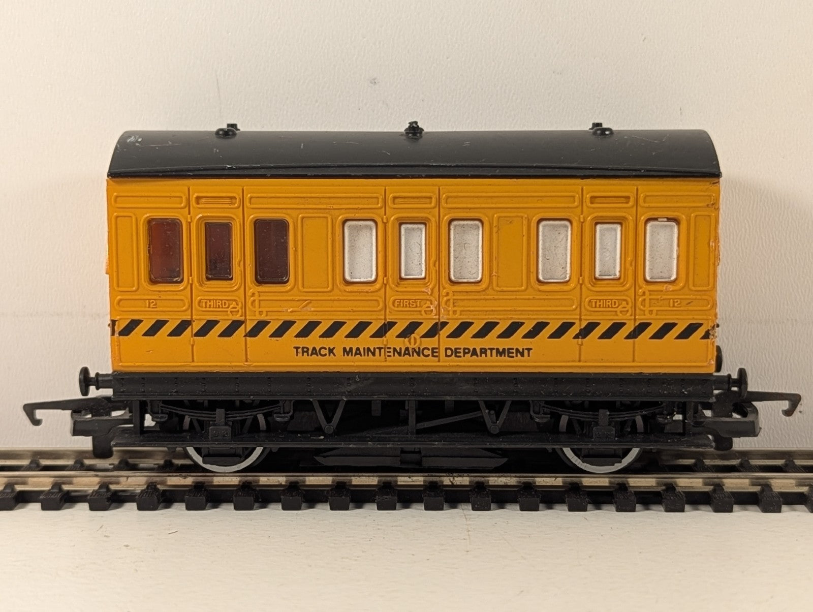 Hornby OO Gauge Track Maintenance Department 4-Wheel Coach