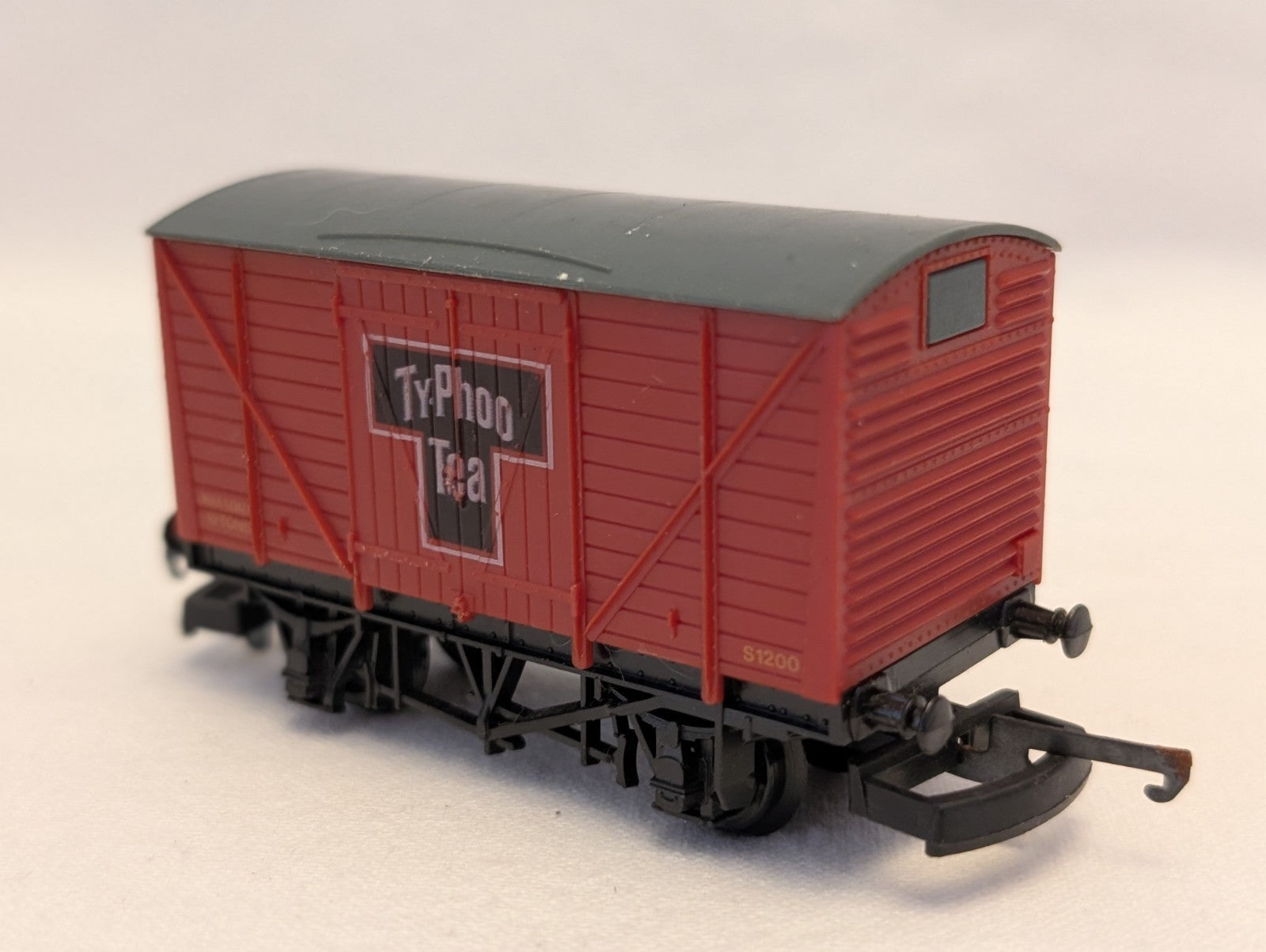 Lima OO Gauge Typhoo Tea Closed Van Goods Wagon S1200 Typhoo Tea