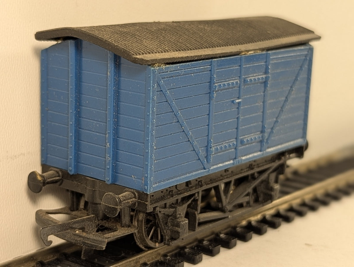 Tri-ang OO Gauge Ventilated Goods Van Goods Wagon Blue R12