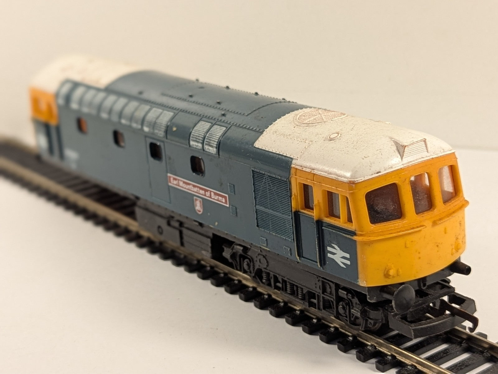 Lima BR Class 33 "Earl Mountbatten of Burma" Diesel Locomotive OO Gauge