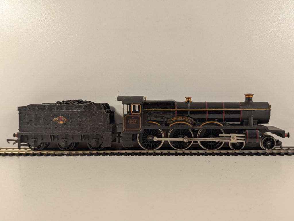 Hornby OO Gauge GWR Class 4900 'Hall' Class 4-6-0 'Kneller Hall'