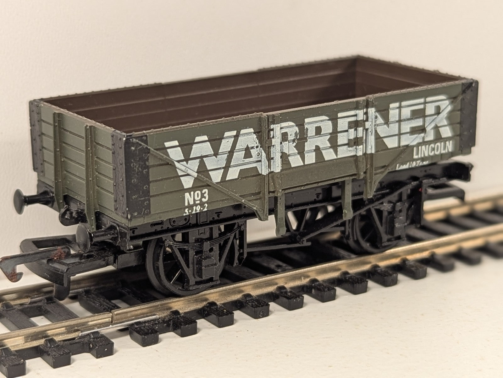 Dapol B163 OO Gauge 7 Plank Wagon Warrener Lincoln