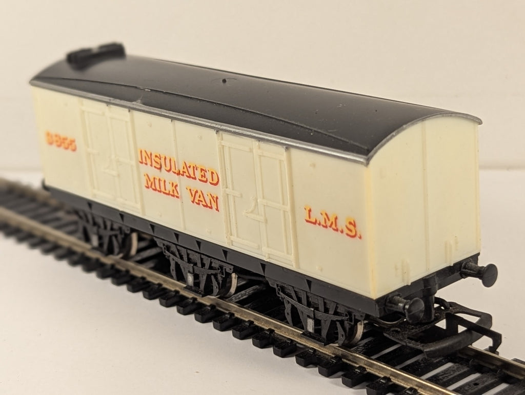 Hornby R670 OO Gauge LMS Insulated Milk Van 3855