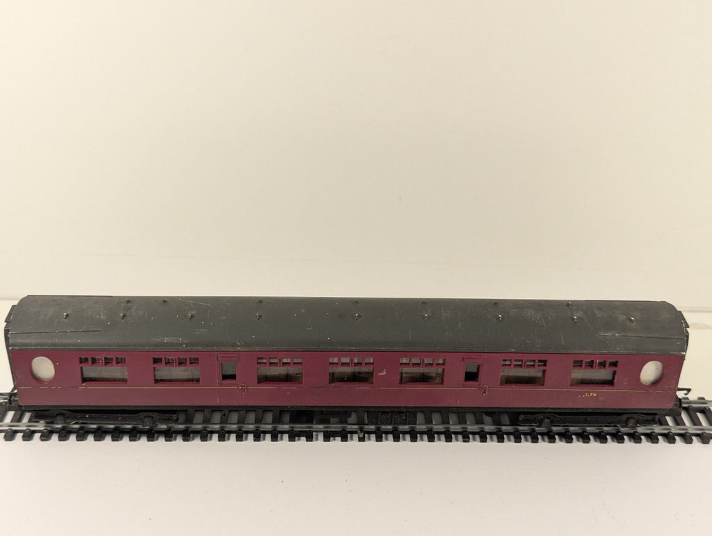 Tri-ang OO Gauge LMS Red Composite Corridor Coach