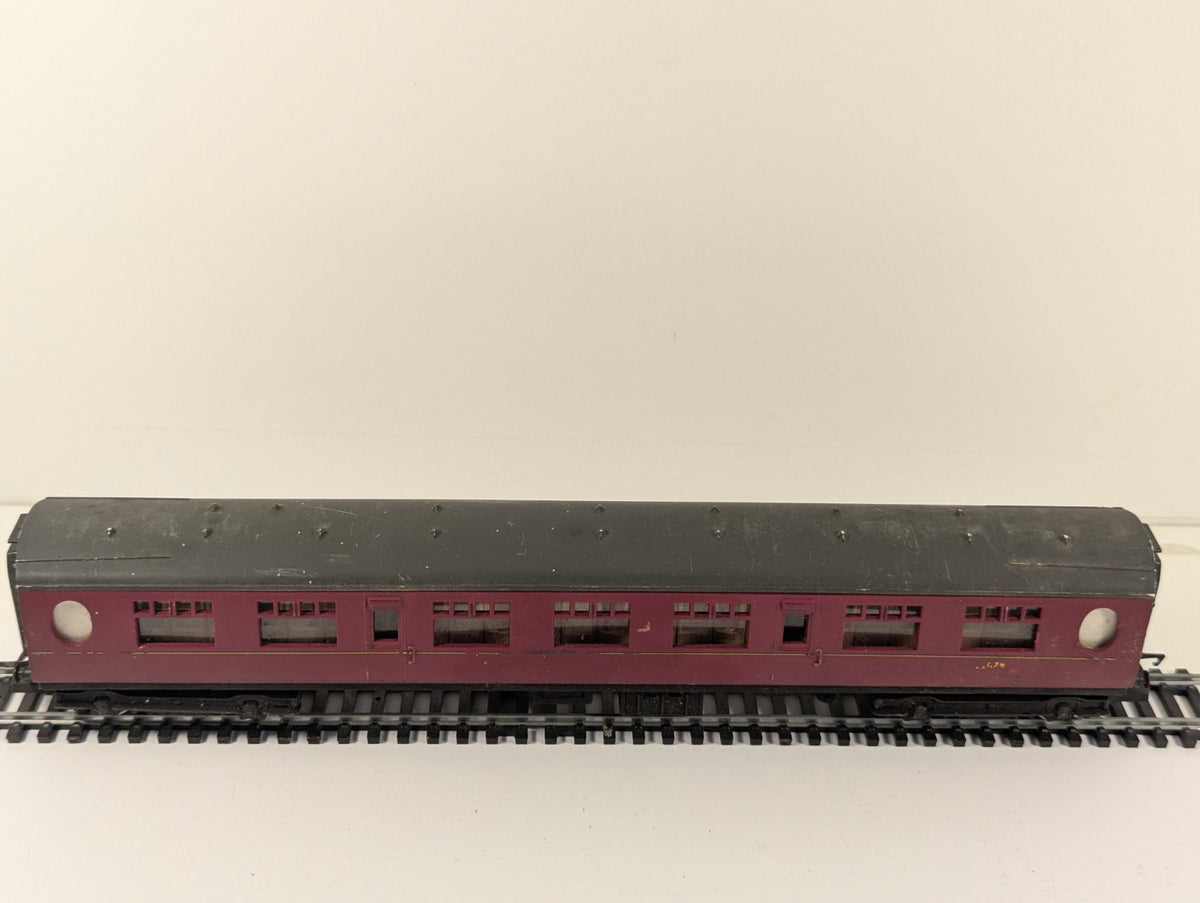Tri-ang OO Gauge LMS Red Composite Corridor Coach