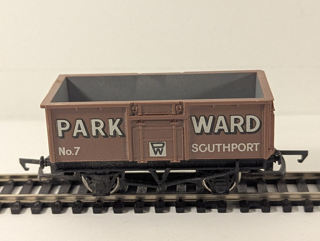 Wrenn OO Gauge Mineral Wagon 'Park Ward' Goods Wagon 7 W5026