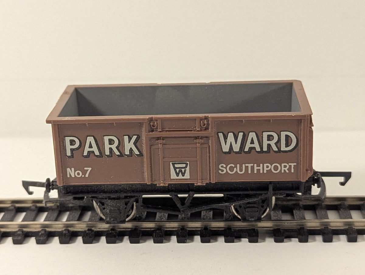 Wrenn OO Gauge Mineral Wagon 'Park Ward' Goods Wagon 7 W5026