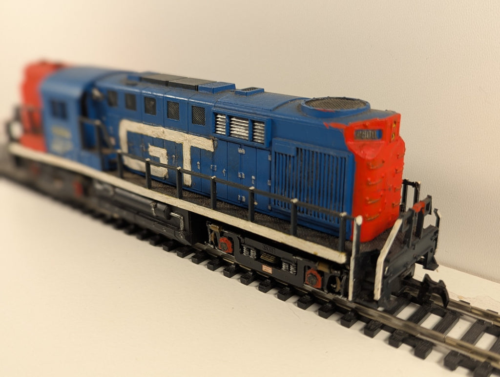 AHM – EMD GP9 Phase II Diesel Locomotive (Grand Trunk Western, Repainted)