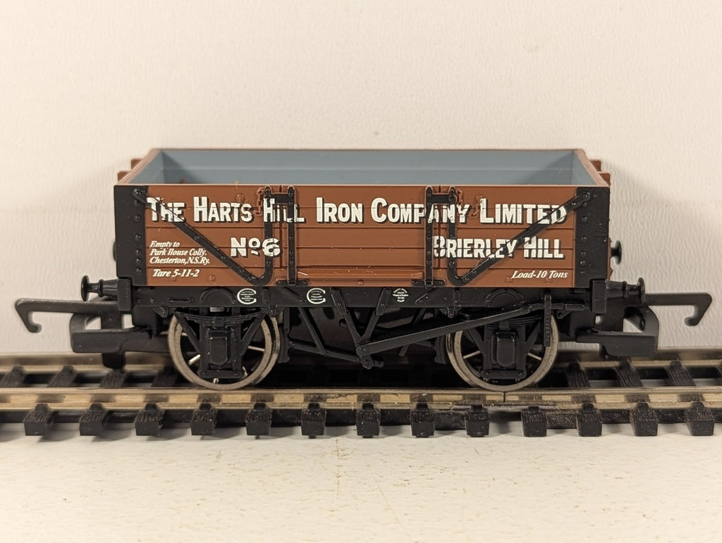 Hornby OO Gauge 4 Plank Wagon 'The Harts Hill Iron Company Limited' Goods Wagon