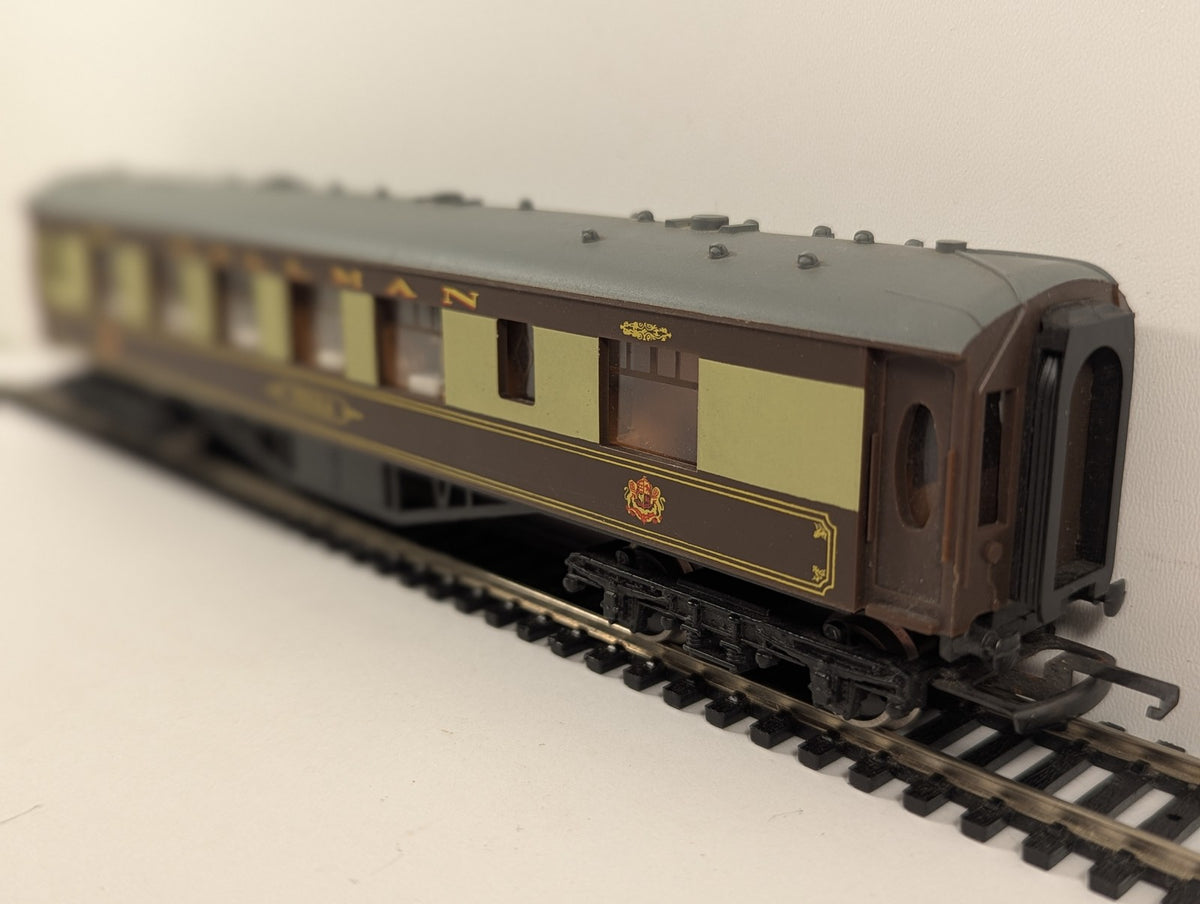 Wrenn OO Gauge Pullman 1st Class Vera Passenger Coach Pullman Umber & Cream