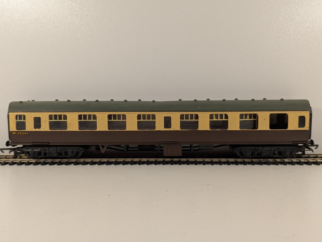 Kitmaster OO Gauge BR Mk1 Coach Chocolate & Cream