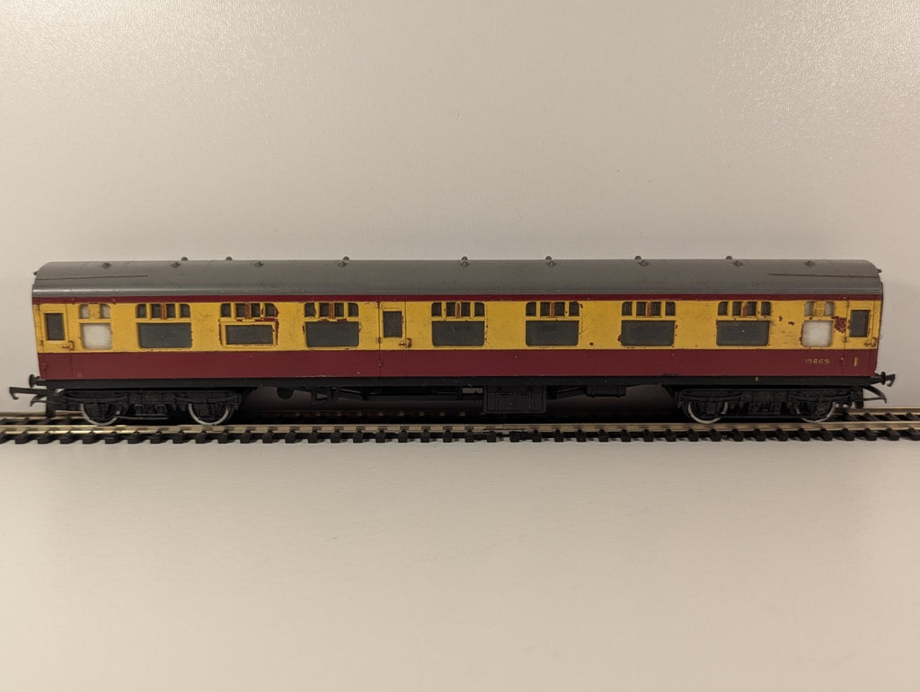Tri-ang R730A BR Composite Coach No. 15865 – OO Gauge