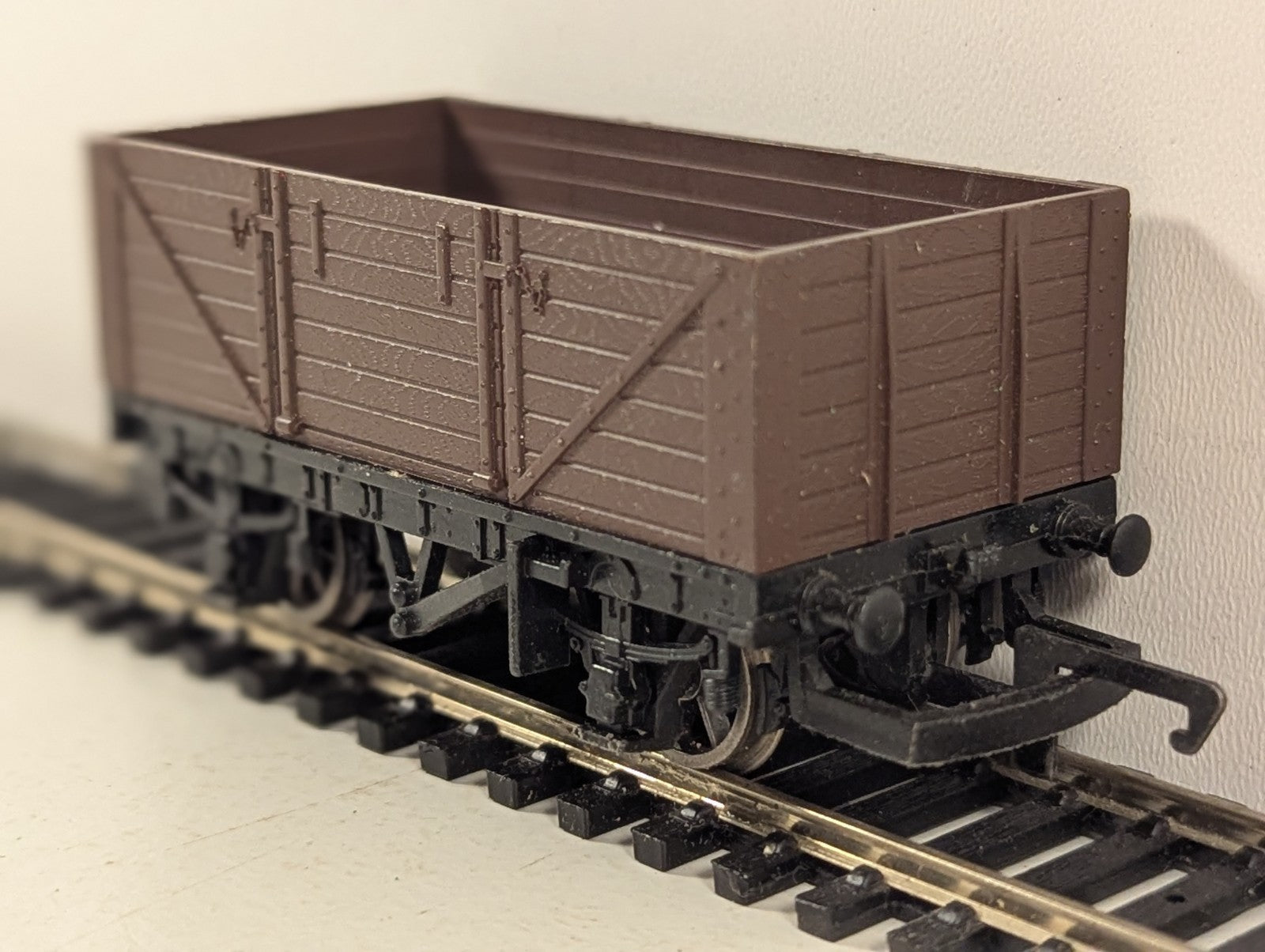Hornby OO Gauge 7 Plank Open Wagon Goods Wagon Plain Brown