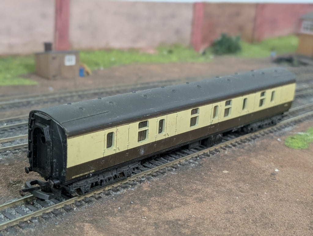Lima L305345 Mk 1 BG Full Brake in BR chocolate & cream